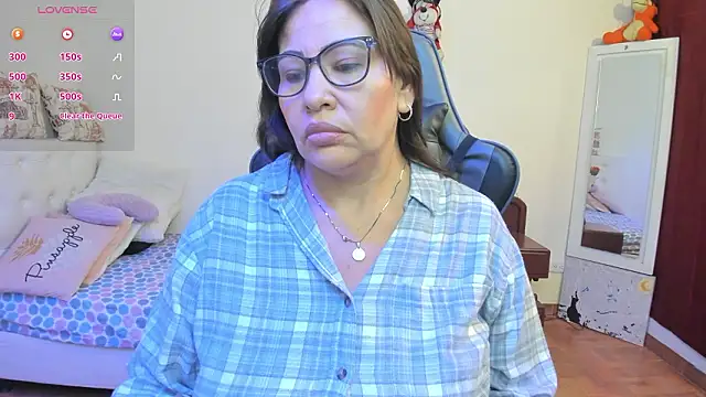 esmeralda milf online show from March 29, 8:31 pm