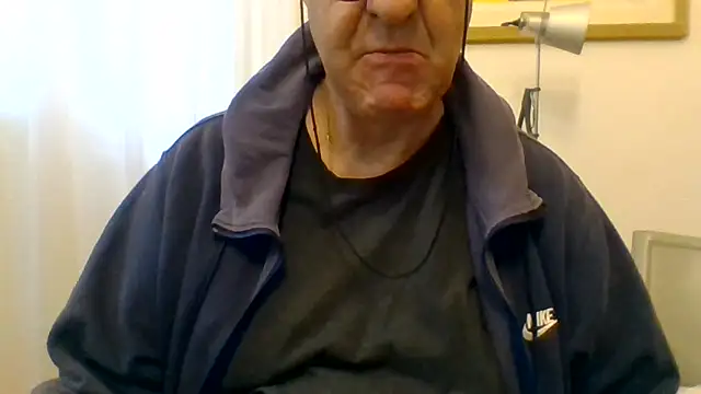 Snapshot of ANONIMO7735 chatting on May 4, 4:08 am ANONIMO7735 online show from May 4, 4:08 am