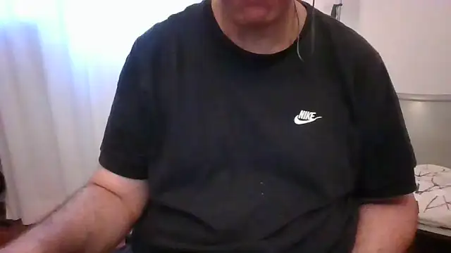 Snapshot of ANONIMO7735 chatting on June 8, 4:35 am ANONIMO7735 online show from June 8, 4:35 am