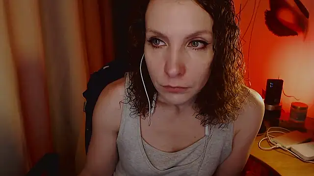 Snapshot of JohansonKatie chatting on January 31, 1:11 am JohansonKatie online show from January 31, 1:11 am