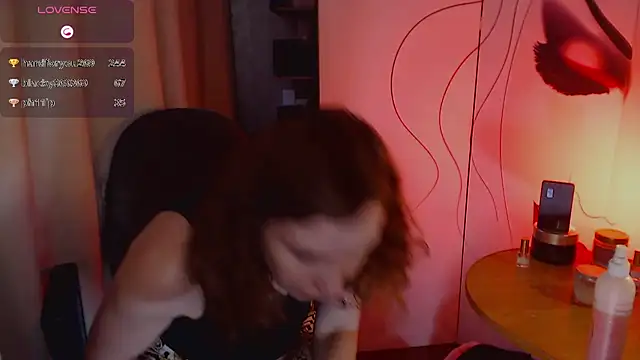 Snapshot of JohansonKatie chatting on February 10, 1:22 pm JohansonKatie online show from February 10, 1:22 pm