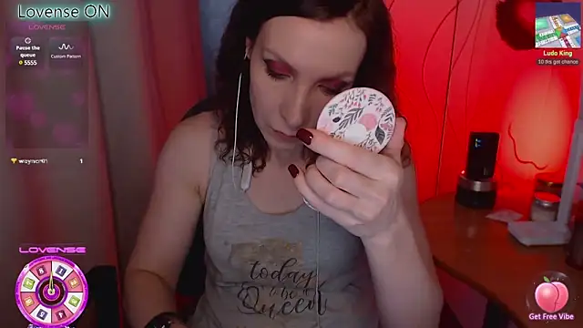 Snapshot of JohansonKatie chatting on February 16, 1:49 pm JohansonKatie online show from February 16, 1:49 pm