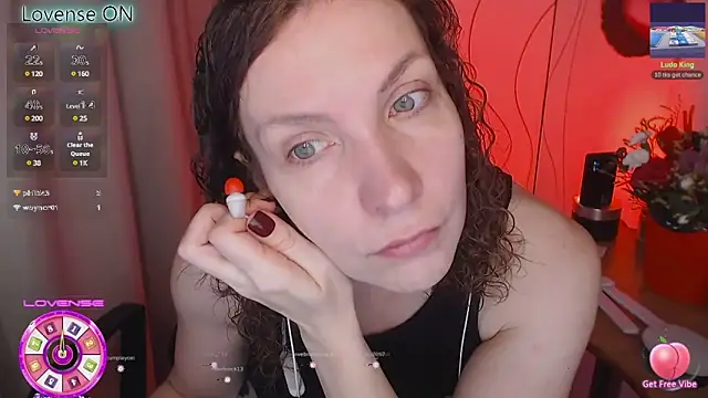 Snapshot of JohansonKatie chatting on February 17, 6:42 am JohansonKatie online show from February 17, 6:42 am