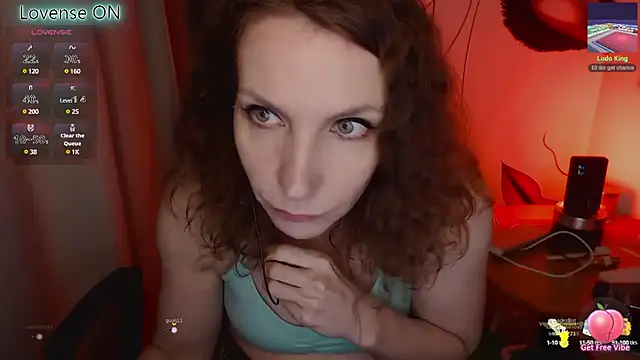 Snapshot of JohansonKatie chatting on March 2, 12:09 am JohansonKatie online show from March 2, 12:09 am