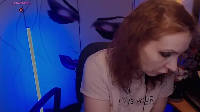 JohansonKatie online show from December 17, 1:55 am