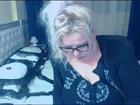 SonyaHotMilf online show from February 19, 4:55 pm