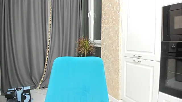 Iris cherry online show from December 5, 8:00 pm