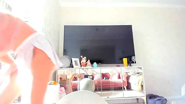 Iris cherry online show from February 3, 10:47 am