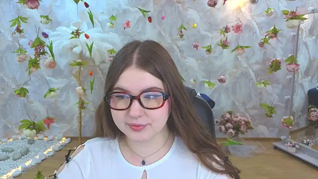 NicoleFoxery online show from April 12, 7:30 pm