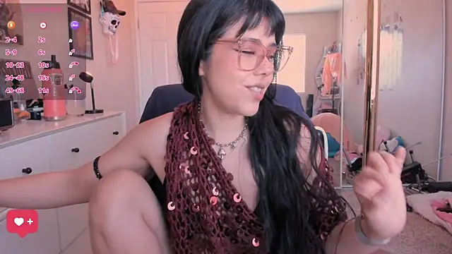 Evie-Luna online show from April 19, 12:33 am