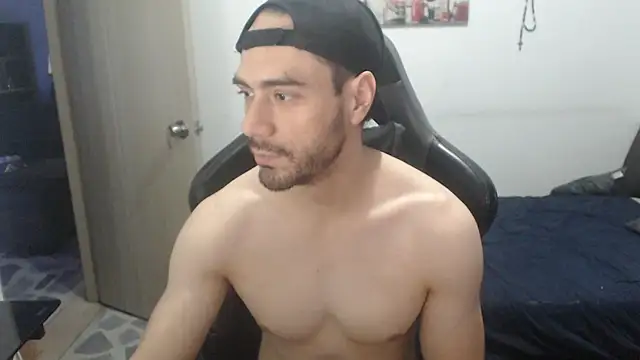 Snapshot of samuelgarcia_ chatting on March 27, 2:28 am samuelgarcia online show from March 27, 2:28 am