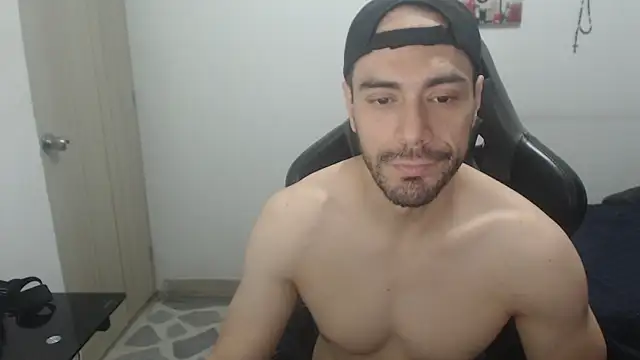 Snapshot of samuelgarcia_ chatting on April 6, 7:31 am samuelgarcia online show from April 6, 7:31 am
