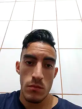 Snapshot of TommyMomentum chatting on March 17, 10:49 pm TommyMomentum online show from March 17, 10:49 pm