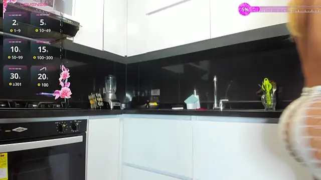 Snapshot of angelinafit chatting on December 10, 2:27 am angelinafit online show from December 10, 2:27 am