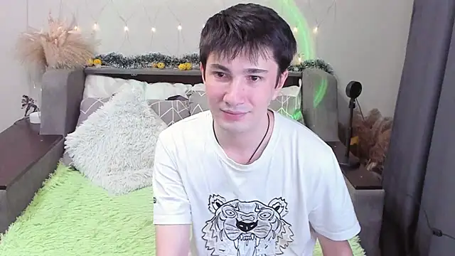 Yumi steve online show from October 31, 12:06 pm