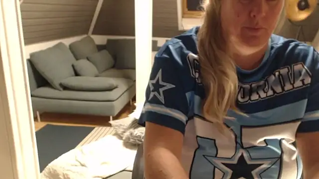 KimMitchelli online show from November 24, 9:14 pm