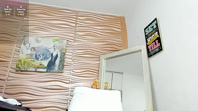 mia pineda online show from March 11, 7:31 pm