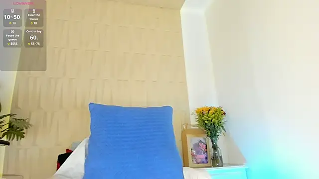Snapshot of mia_pineda chatting on May 31, 10:44 pm mia pineda online show from May 31, 10:44 pm