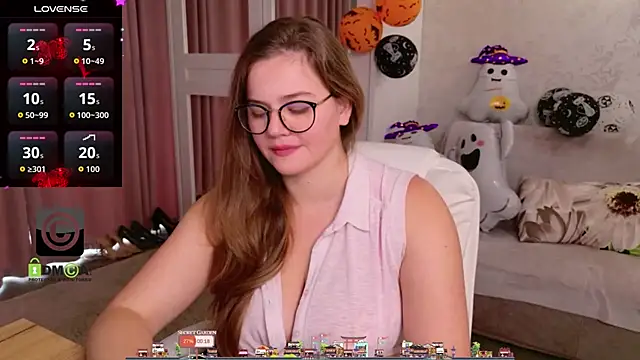 Snapshot of KellyKleine chatting on November 3, 10:05 am KellyKleine online show from November 3, 10:05 am