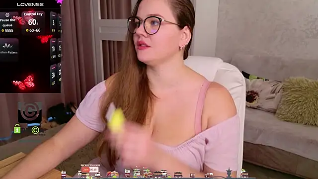 Snapshot of KellyKleine chatting on November 11, 6:24 am KellyKleine online show from November 11, 6:24 am