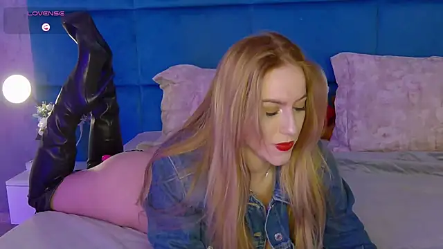 RockQueen A online show from March 20, 5:36 pm