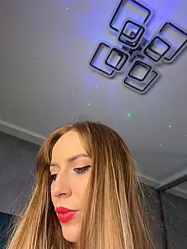 Snapshot of RockQueen_A chatting on May 19, 4:30 am RockQueen A online show from May 19, 4:30 am