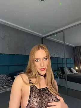 Snapshot of RockQueen_A chatting on May 30, 5:48 am RockQueen A online show from May 30, 5:48 am