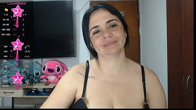 Snapshot of selena_ferri chatting on December 7, 6:54 am selena ferri online show from December 7, 6:54 am