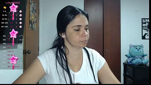 Snapshot of selena_ferri chatting on December 17, 1:50 am selena ferri online show from December 17, 1:50 am