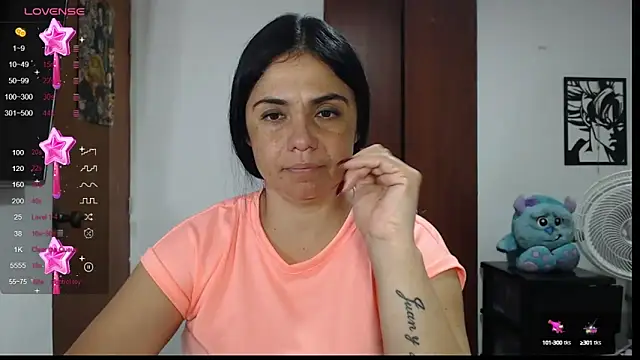 Snapshot of selena_ferri chatting on December 23, 11:06 pm selena ferri online show from December 23, 11:06 pm