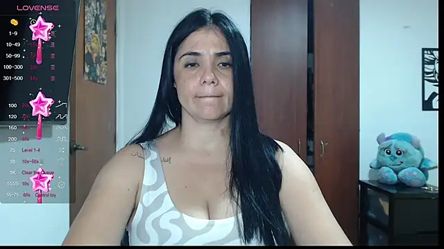 Snapshot of selena_ferri chatting on January 2, 2:00 am selena ferri online show from January 2, 2:00 am