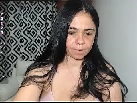 Snapshot of selena_ferri chatting on January 17, 1:47 am selena ferri online show from January 17, 1:47 am