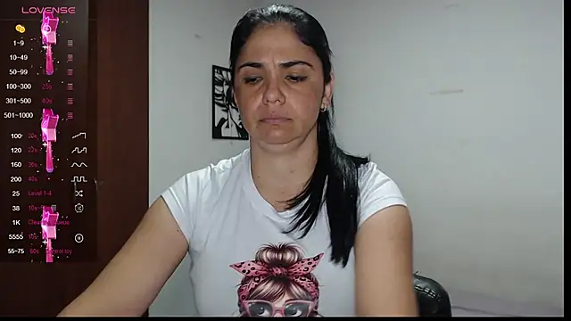 Snapshot of selena_ferri chatting on February 7, 9:15 pm selena ferri online show from February 7, 9:15 pm