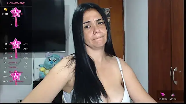 Snapshot of selena_ferri chatting on February 9, 7:41 pm selena ferri online show from February 9, 7:41 pm