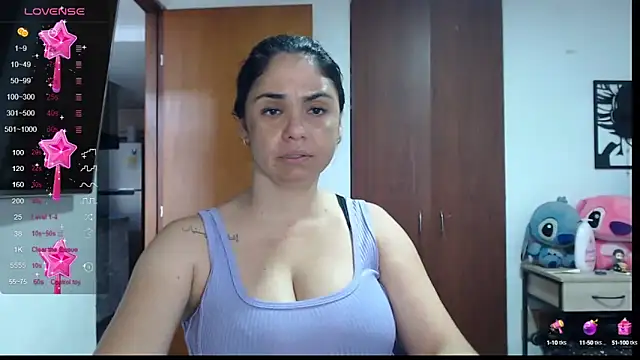 Snapshot of selena_ferri chatting on March 16, 8:32 pm selena ferri online show from March 16, 8:32 pm