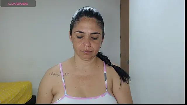 Snapshot of selena_ferri chatting on September 29, 10:03 pm selena ferri online show from September 29, 10:03 pm