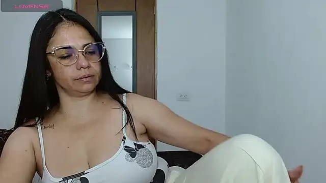 selena ferri online show from March 28, 8:30 pm