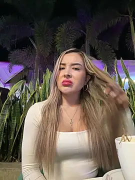 Snapshot of Alexa_seexy1 chatting on May 4, 12:06 am Alexa seexy1 online show from May 4, 12:06 am