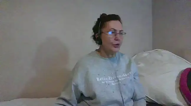 Hottie-Mom online show from January 4, 12:27 pm