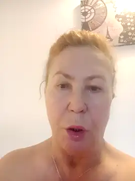 Hottie-Mom online show from November 17, 7:36 am