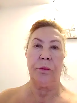 Hottie-Mom online show from April 19, 7:29 am