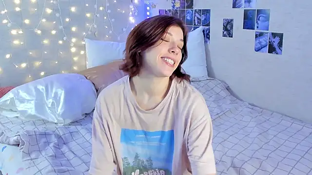 Snapshot of YunaPeace chatting on December 5, 10:12 am YunaPeace online show from December 5, 10:12 am