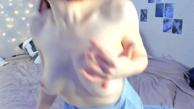 Snapshot of YunaPeace chatting on December 12, 7:52 am YunaPeace online show from December 12, 7:52 am