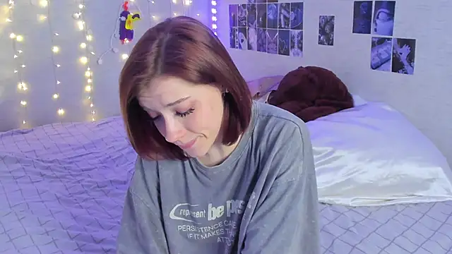 Snapshot of YunaPeace chatting on February 6, 7:29 pm YunaPeace online show from February 6, 7:29 pm