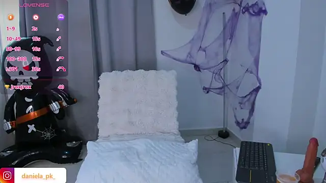 roxy pk  online show from October 25, 9:31 pm