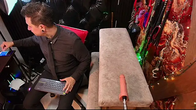 boy n girl online show from April 11, 11:47 am