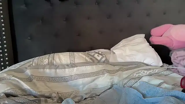 Cum2Charm online show from April 14, 11:55 pm