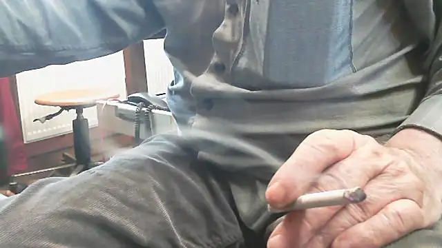 Snapshot of HaraldGermany chatting on April 27, 5:22 pm HaraldGermany online show from April 27, 5:22 pm