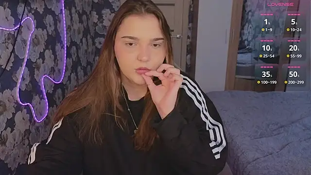  momiji  online show from April 24, 1:57 pm