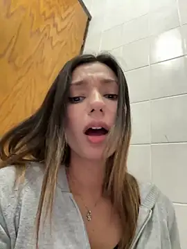 Snapshot of _MiaQueen_ chatting on December 8, 9:19 pm  MiaQueen  online show from December 8, 9:19 pm